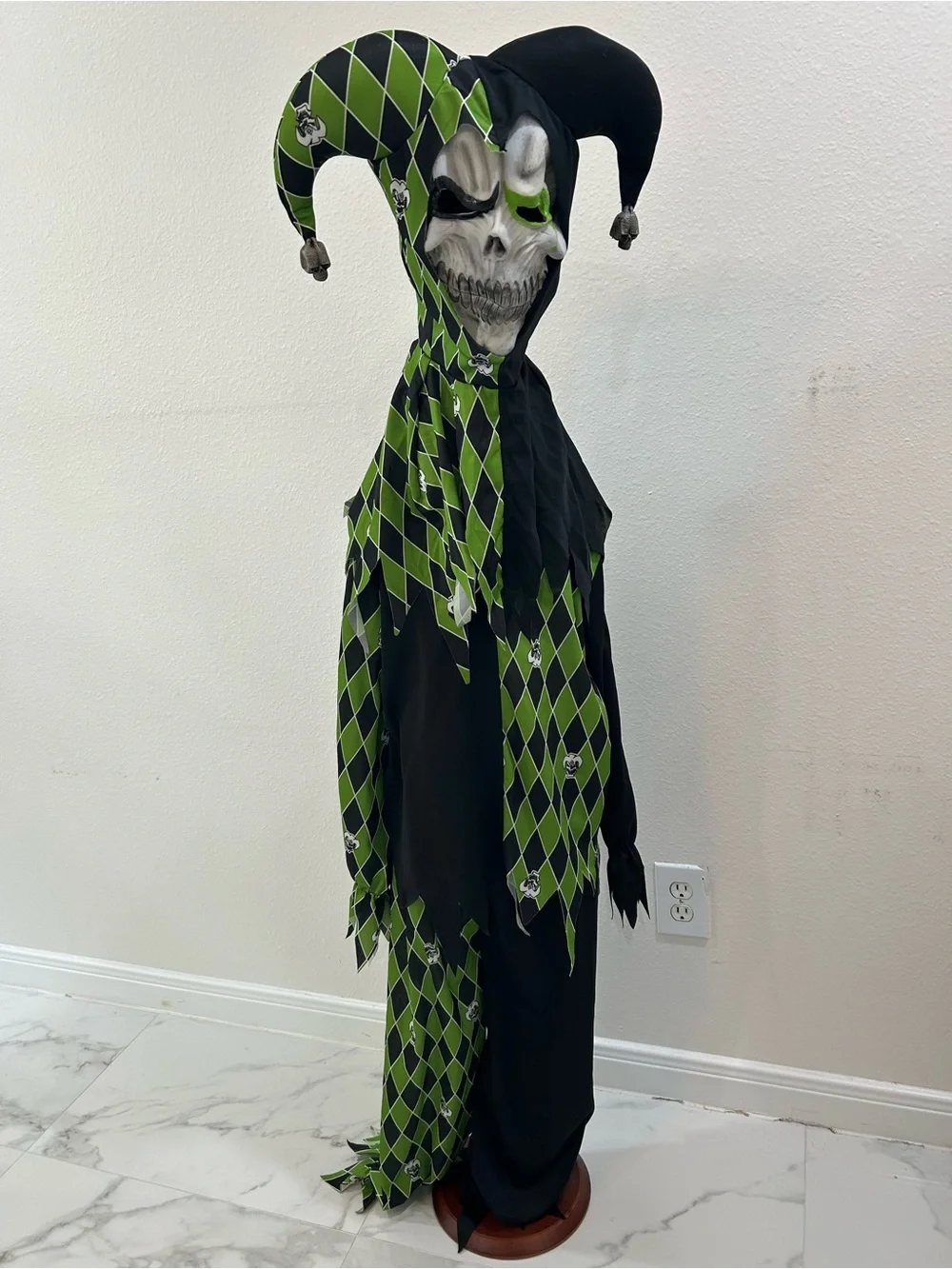 California Costumes “Jokes On You!” Evil Jester Halloween Costume, Kids Size L